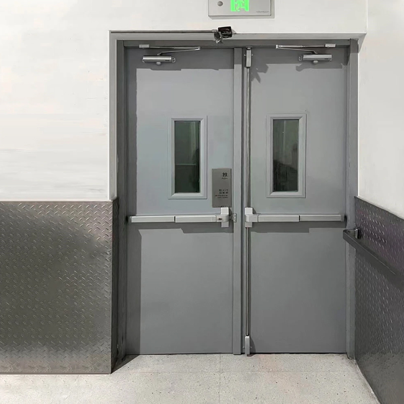 Puerta doble de acero con barra de empuje